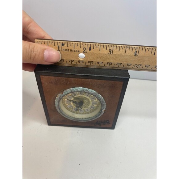 Vintage clock, Mercedes, wind up clock, made in Berlin, wood exterior sold as is - Picture 7 of 8